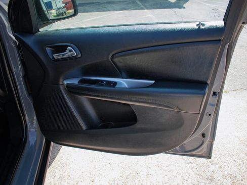 Used 2019 Dodge Journey SE w/ Connectivity Group FWD image 38