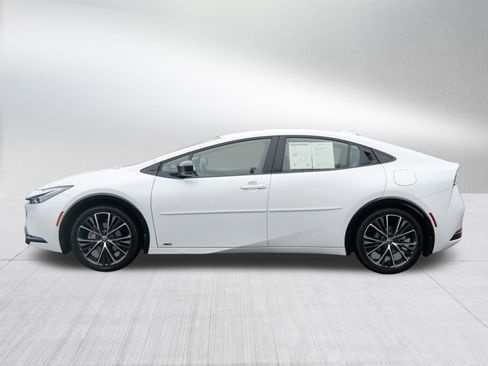 Used 2024 Toyota Prius XLE image 4