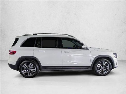 Used 2025 Mercedes-Benz GLB 250 4MATIC image 22
