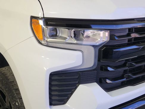 Used 2022 Chevrolet Silverado 1500 LT Trail Boss w/ LT Trail Boss Premium Package image 9