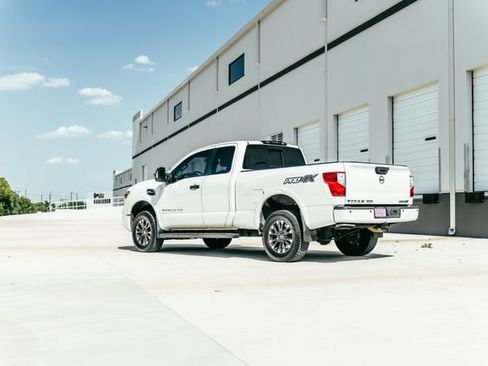 Used 2018 Nissan Titan PRO-4X w/ Pro-4x Convenience Package AWD/4WD image 43