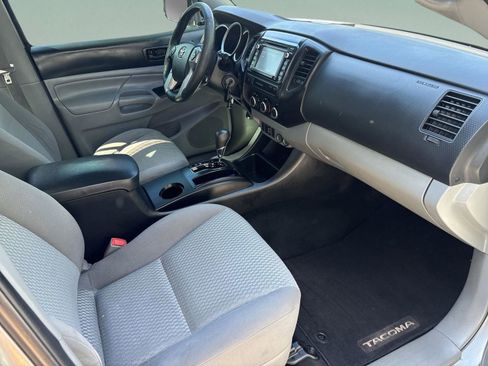 Used 2015 Toyota Tacoma PreRunner w/ Convenience Package RWD image 19