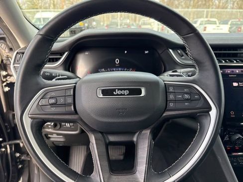 Used 2022 Jeep Grand Cherokee Limited image 10