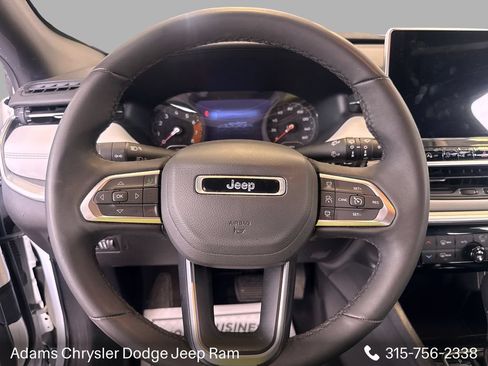 Used 2025 Jeep Compass Limited AWD/4WD image 15