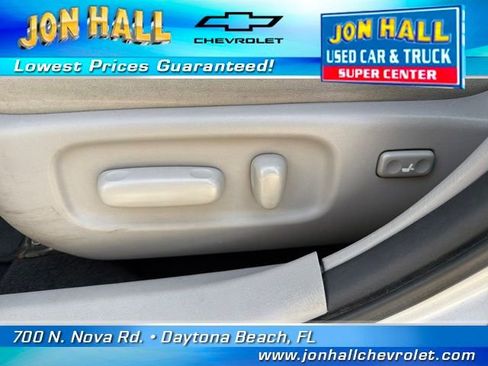 Used 2013 Toyota Corolla LE w/ Premium Pkg image 19