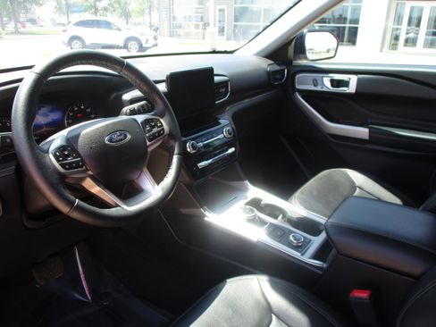 Used 2022 Ford Explorer Limited w/ Hybrid Equipment Group 310A AWD/4WD image 16