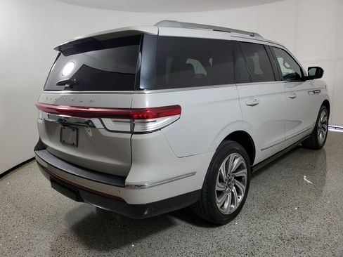 Used 2023 Lincoln Navigator Reserve AWD/4WD image 5