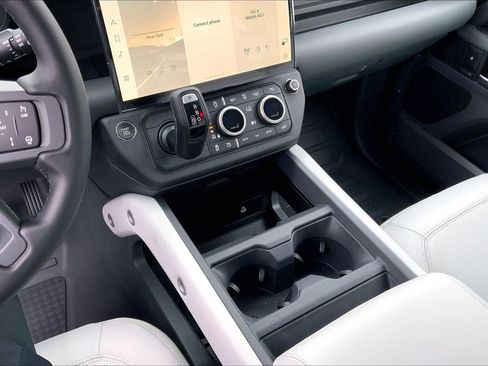 New 2026 Land Rover Defender 110 X-Dynamic SE image 7