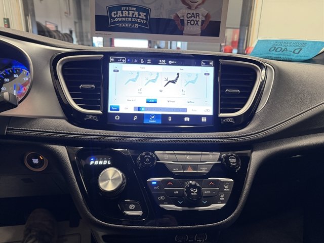 Used 2022 Chrysler Pacifica Touring AWD/4WD image 30