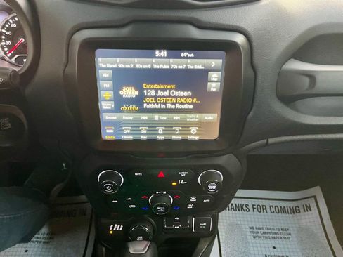 Used 2022 Jeep Renegade Latitude image 16