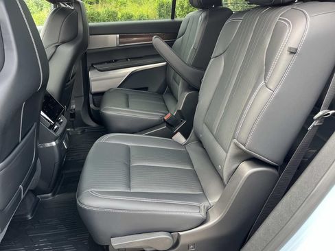 Used 2026 Cadillac Vistiq Sport w/ LPO, Floor Liner Package AWD/4WD image 17