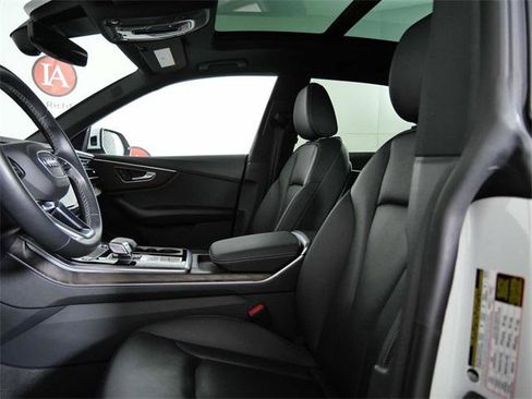 Used 2021 Audi Q8 Premium Plus w/ Premium Plus Package image 18