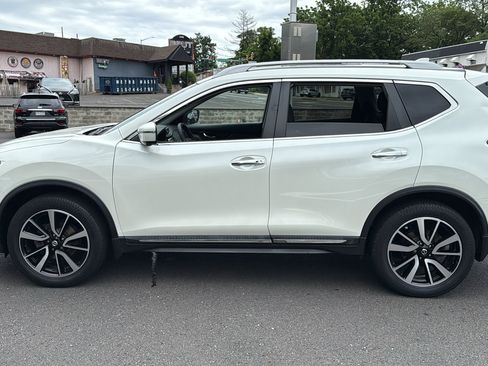 Used 2019 Nissan Rogue SL w/ Premium Package image 4