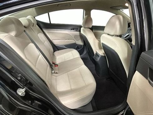 Used 2017 Hyundai Elantra SE FWD image 29