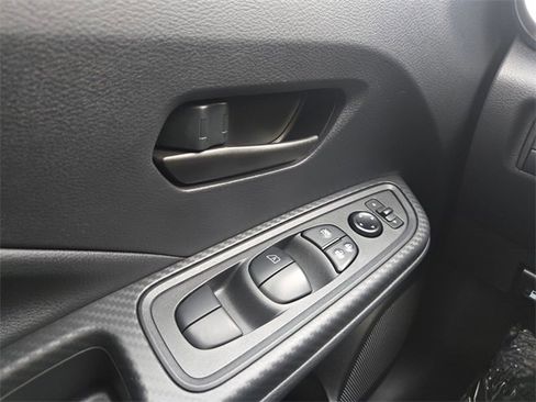 Used 2025 Nissan Versa S w/ Trunk Package image 30