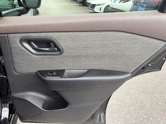 Used 2023 Nissan Rogue S FWD image 19