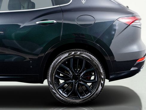 Used 2022 Maserati Levante GT image 19