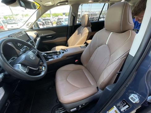 Used 2024 Toyota Grand Highlander AWD image 21