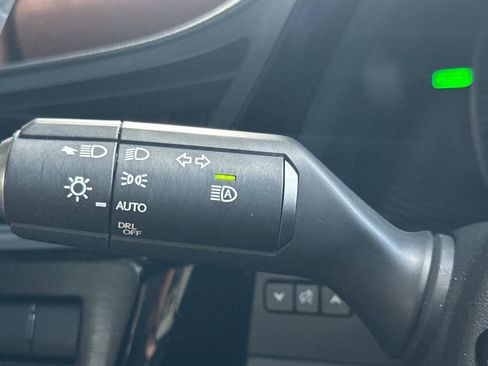 Used 2025 Lexus ES 300h w/ Premium Package image 32