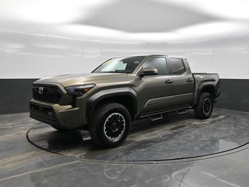 Used 2024 Toyota Tacoma TRD Off-Road image 4