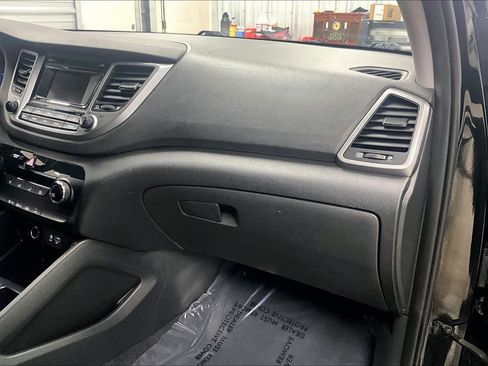 Used 2017 Hyundai Tucson SE image 19