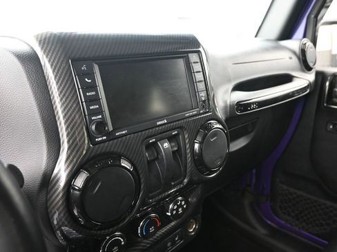 Used 2017 Jeep Wrangler Sahara image 17