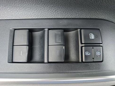 Used 2020 Toyota Highlander XLE image 29