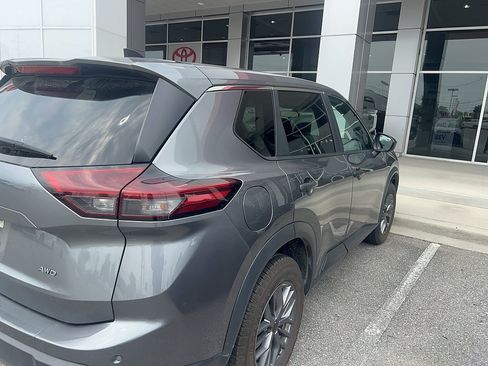 Used 2024 Nissan Rogue S AWD/4WD image 5