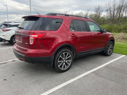 Used 2015 Ford Explorer XLT w/ Equipment Group 202B image 9