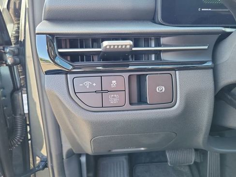 Used 2026 Kia Sportage LX FWD image 16