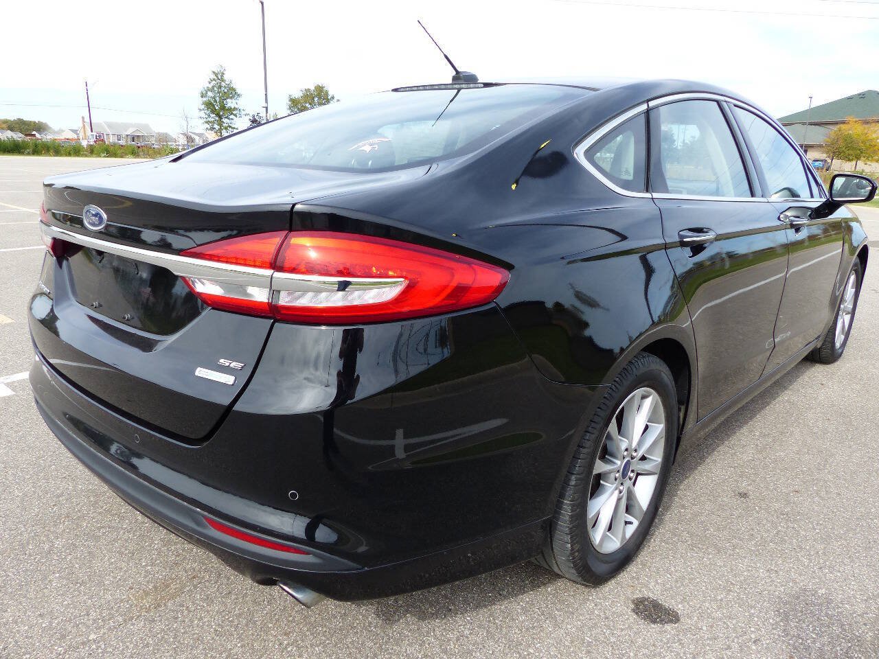 Used 2017 Ford Fusion SE w/ Fusion SE Technology Package FWD image 9