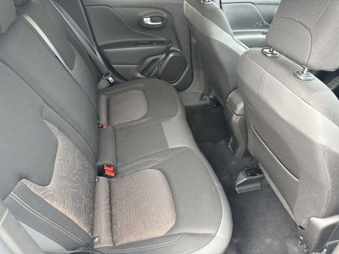 Used 2023 Jeep Renegade Latitude image 13