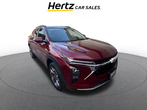 Used 2025 Chevrolet Trax LT image 1