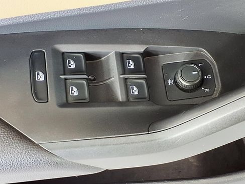 Used 2019 Volkswagen Jetta SEL Premium FWD image 15