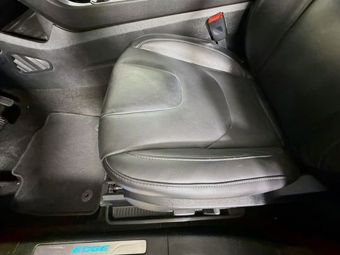 Used 2020 Ford Edge Titanium FWD image 19