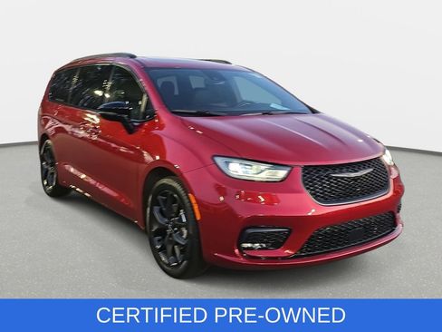 Used 2025 Chrysler Pacifica Limited FWD image 3
