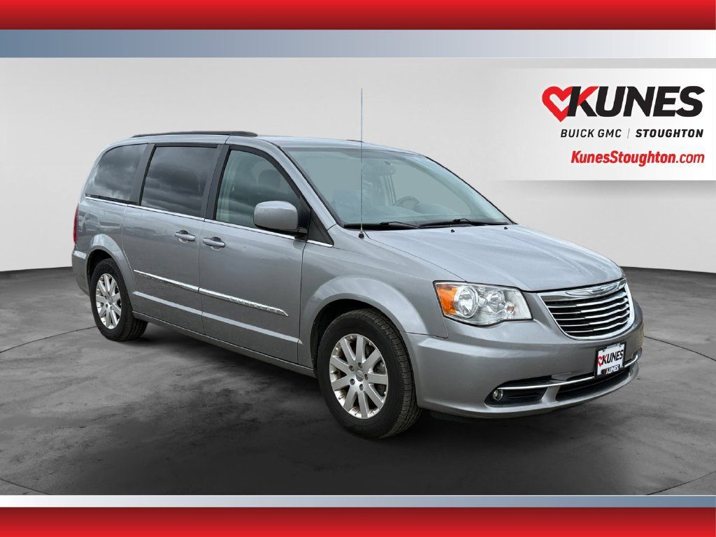 Used 2016 Chrysler Town & Country Touring FWD image 1