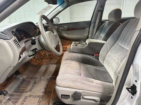 Used 2003 Chevrolet Impala Sedan w/ Preferred Equipment Group FWD image 13