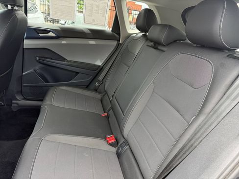 Used 2024 Volkswagen Taos SE FWD image 25