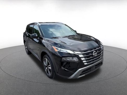 Used 2026 Nissan Rogue SL FWD image 3