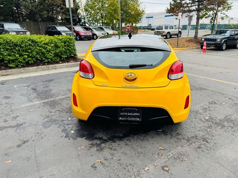 Used 2013 Hyundai Veloster FWD image 7