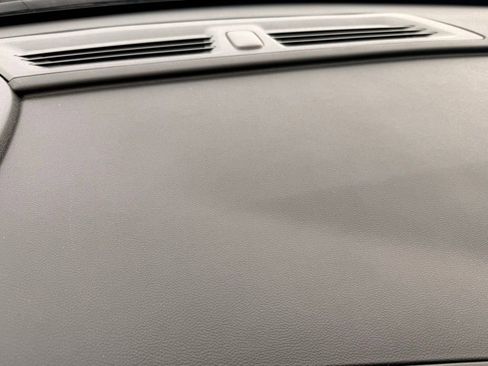 Used 2024 Chevrolet Traverse LT image 11