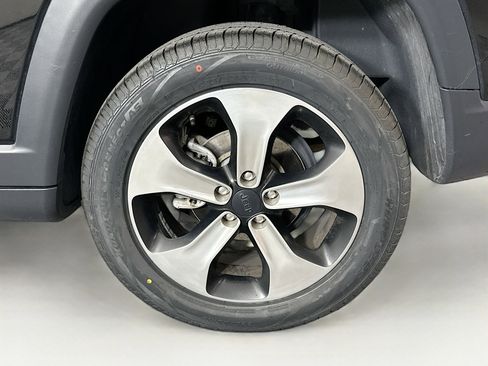 Used 2018 Jeep Compass Latitude w/ Popular Equipment Group image 11