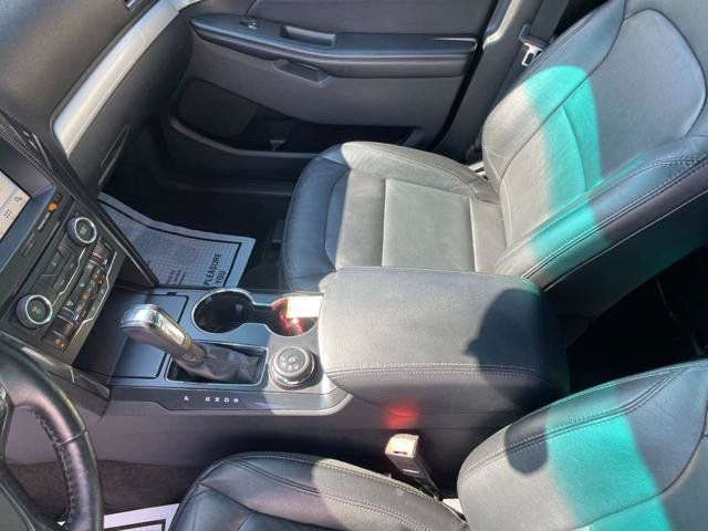 Used 2017 Ford Explorer XLT w/ Equipment Group 202A AWD/4WD image 16