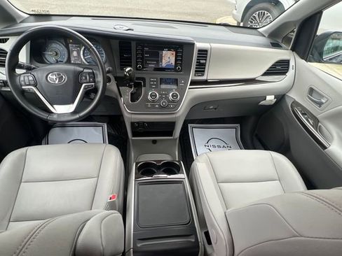 Used 2020 Toyota Sienna XLE w/ XLE Navigation Package image 23