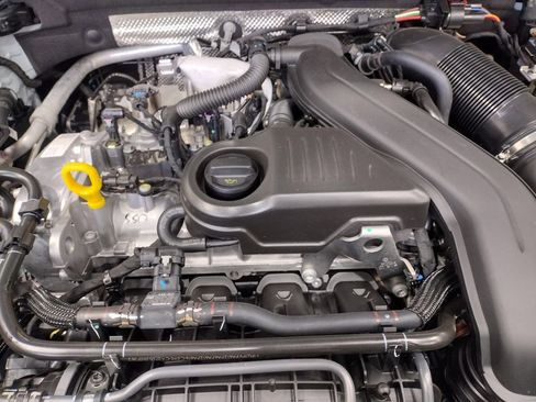 New 2026 Volkswagen Taos SEL image 6