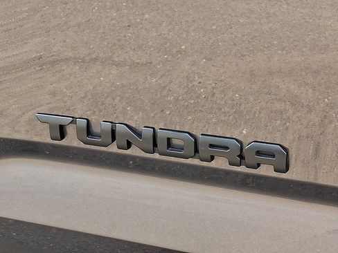 Used 2025 Toyota Tundra Limited AWD/4WD image 31