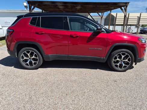 Used 2025 Jeep Compass Limited image 5