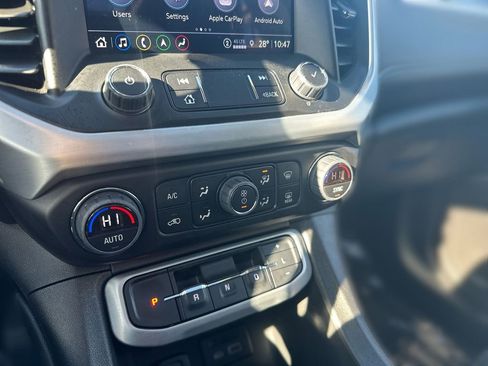 Used 2023 GMC Acadia SLT w/ Preferred Package image 17