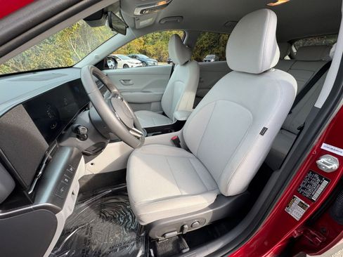 Used 2025 Hyundai Kona SEL image 31